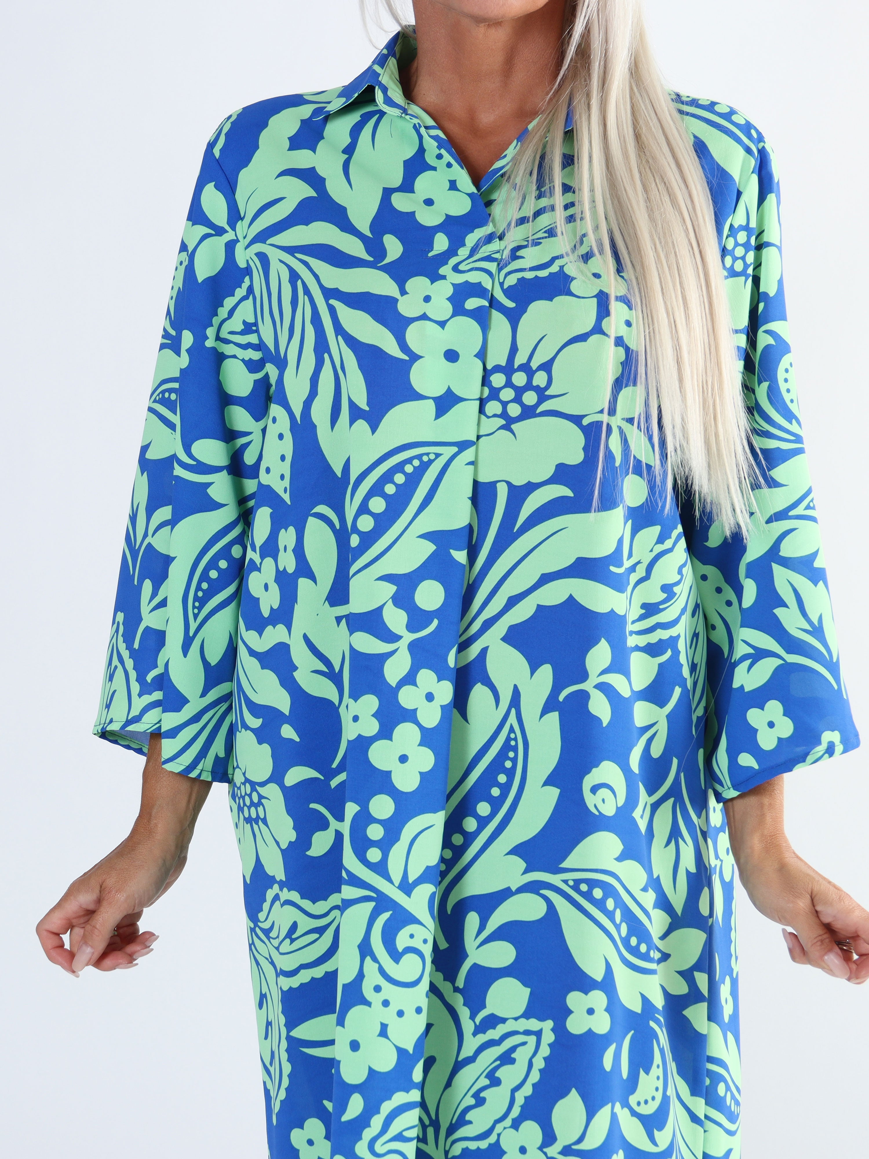 Sanne - Mångfärgad plus size mönstrad skjortklänning